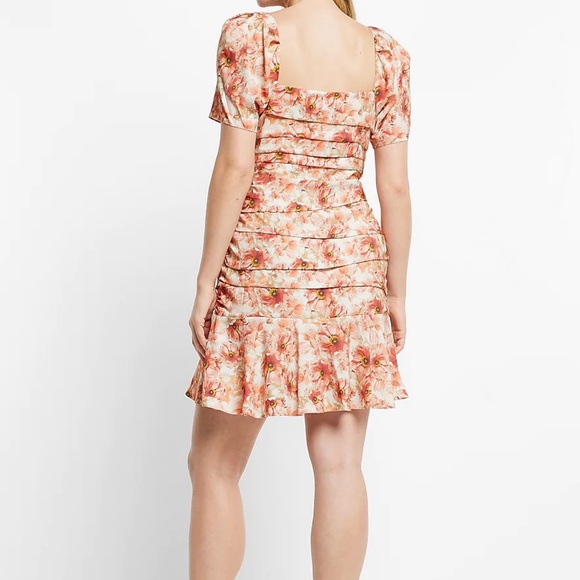 NWT ✅ EXPRESS 🧡 Floral Pleated Dress - Picture 2 of 4